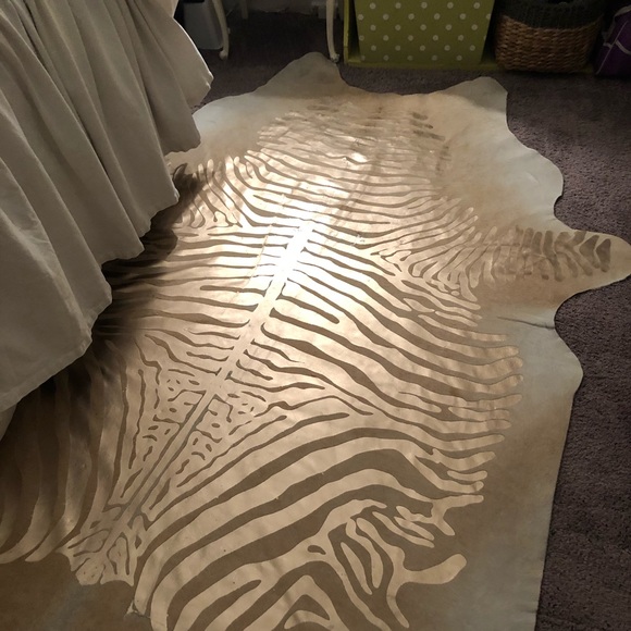 Authentic Cowhide Rug - Picture 1 of 2